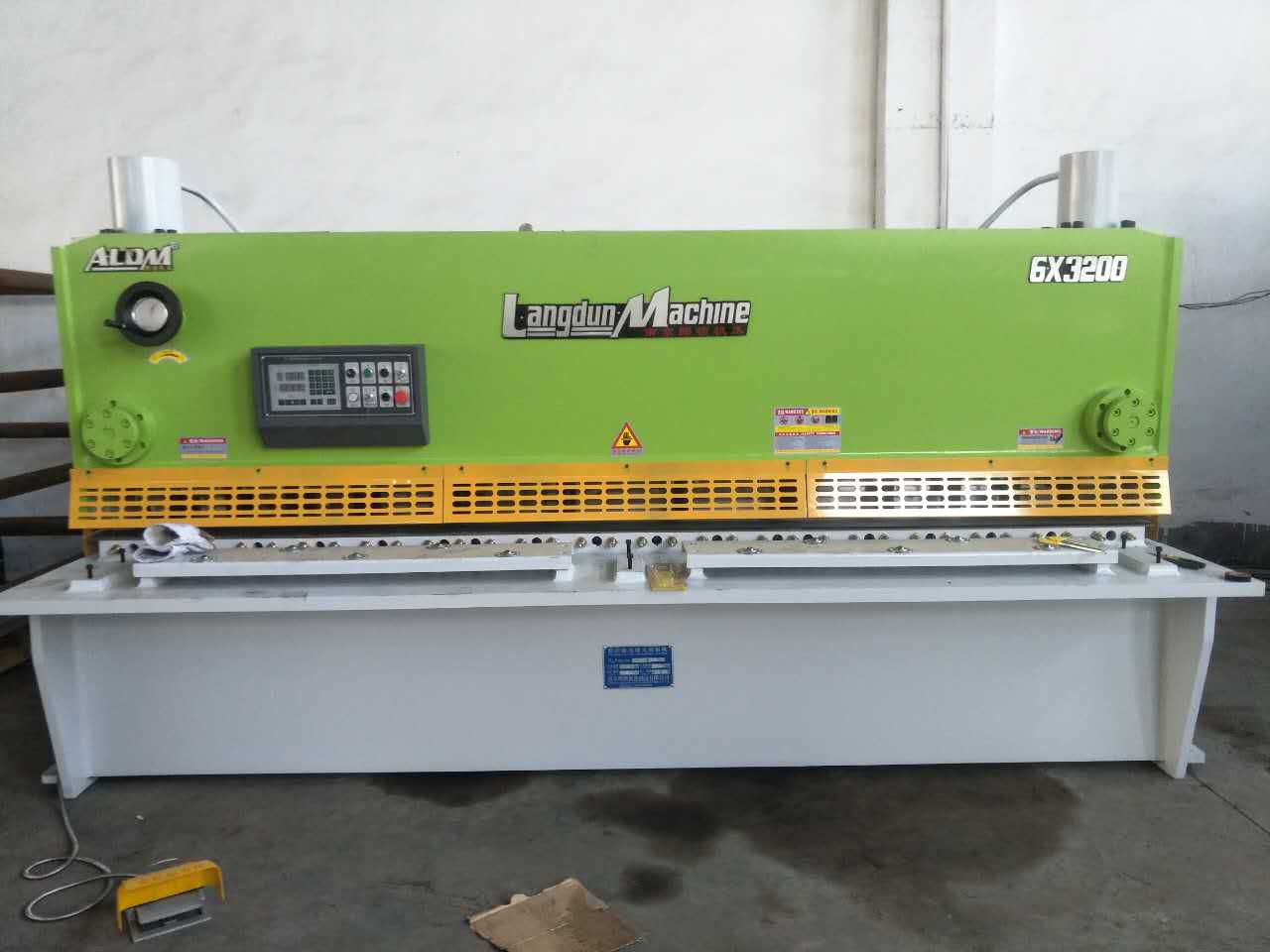 QC11K-6x3200液壓閘式剪板機機